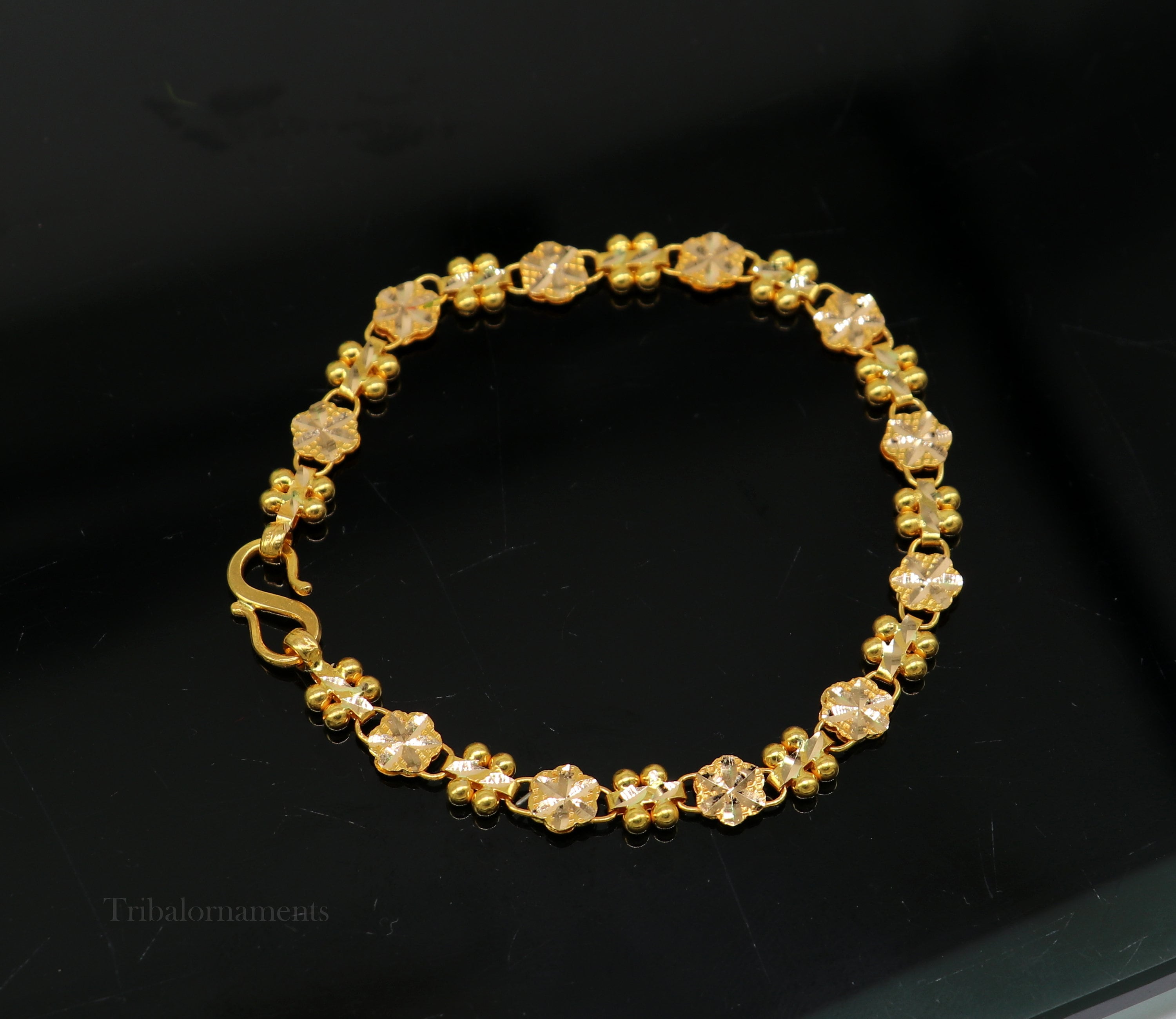 Genuine 22kt Yellow Gold Handmade Solid Gold Floral Royal Stylish