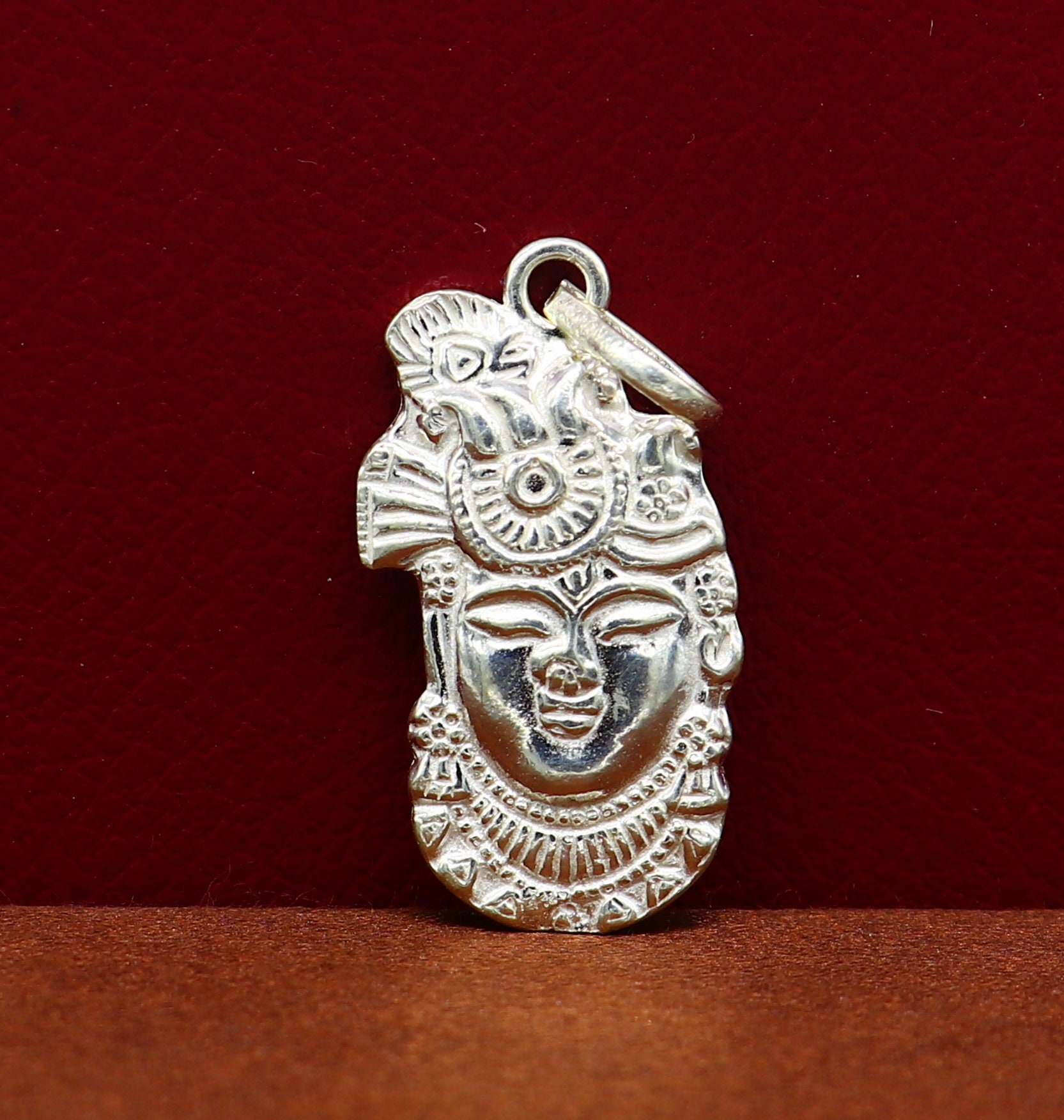 ソリッドスターリングシルバーのハンドメイドヒンドゥー教のクリシュナ