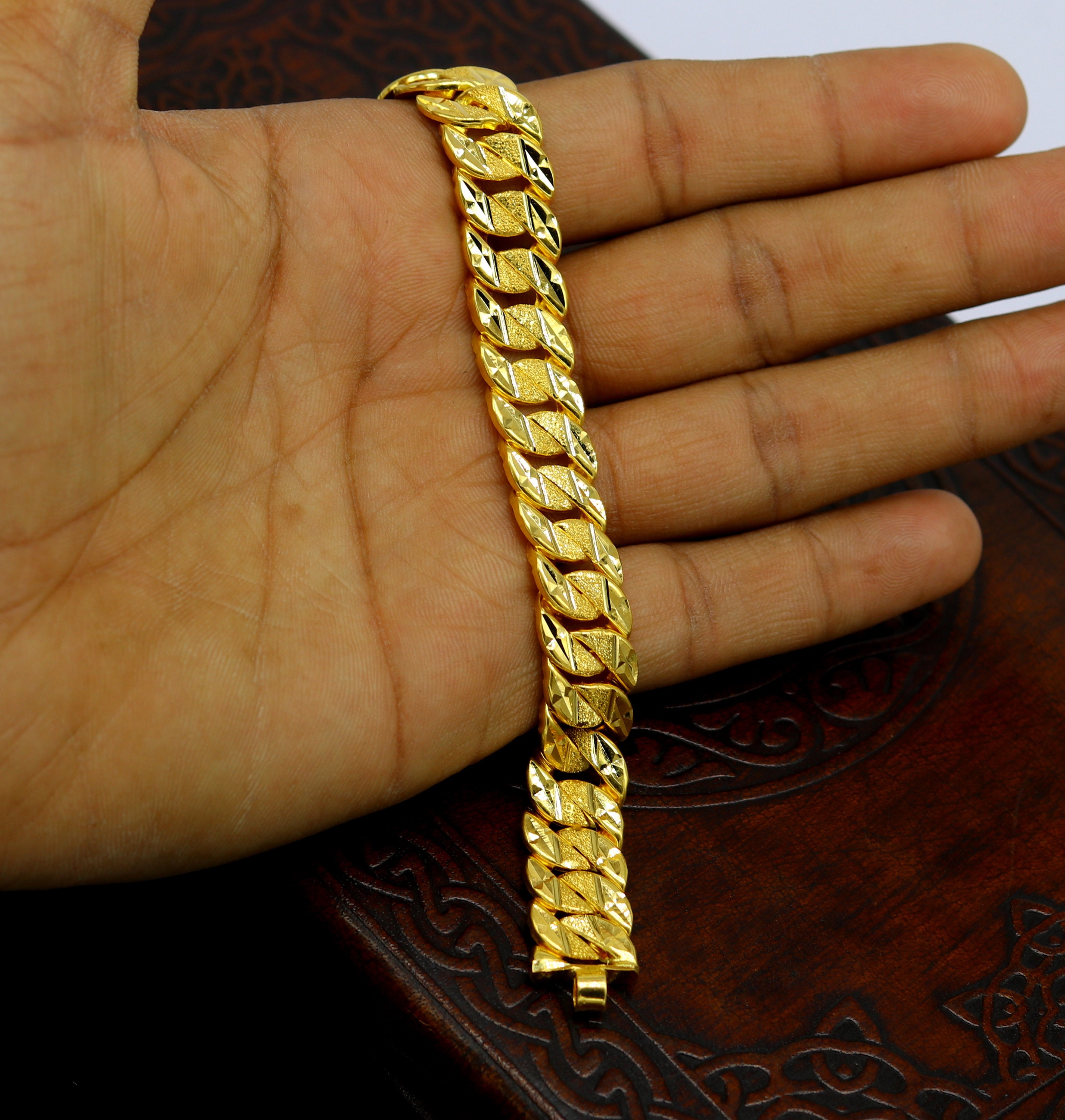 Amazing 22kt Yellow Gold Custom Made Stylish Design Fabulous Flexible ...