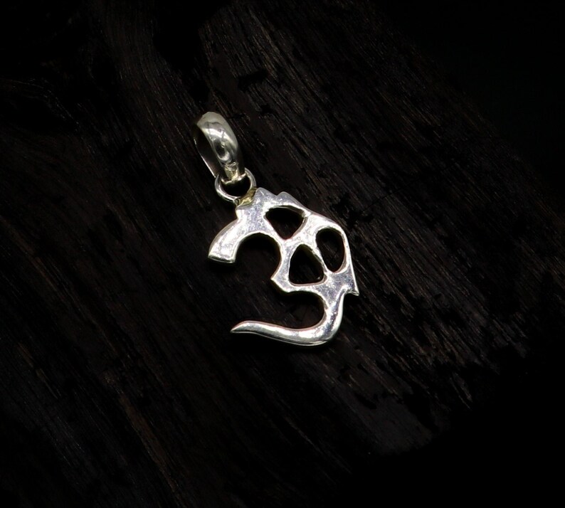 fabulous shiny customized pendant 925 fine pure silver Aum pendant best gifting vintage ethnic style pendant necklace ssp415