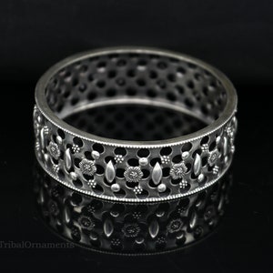 925 Sterling Silber handgemachtes einzigartiges Design Blumen Armreif Kada, maßgeschneiderte Armreif für Mädchen die vintage Tribal Style mögen nba154