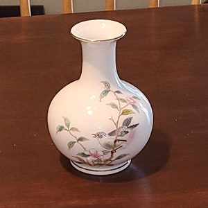 Vintage Japanese Porcelain Bud Vase with Meadowlark Bird - Kakesu Collection Floral Design 5.75&quot;