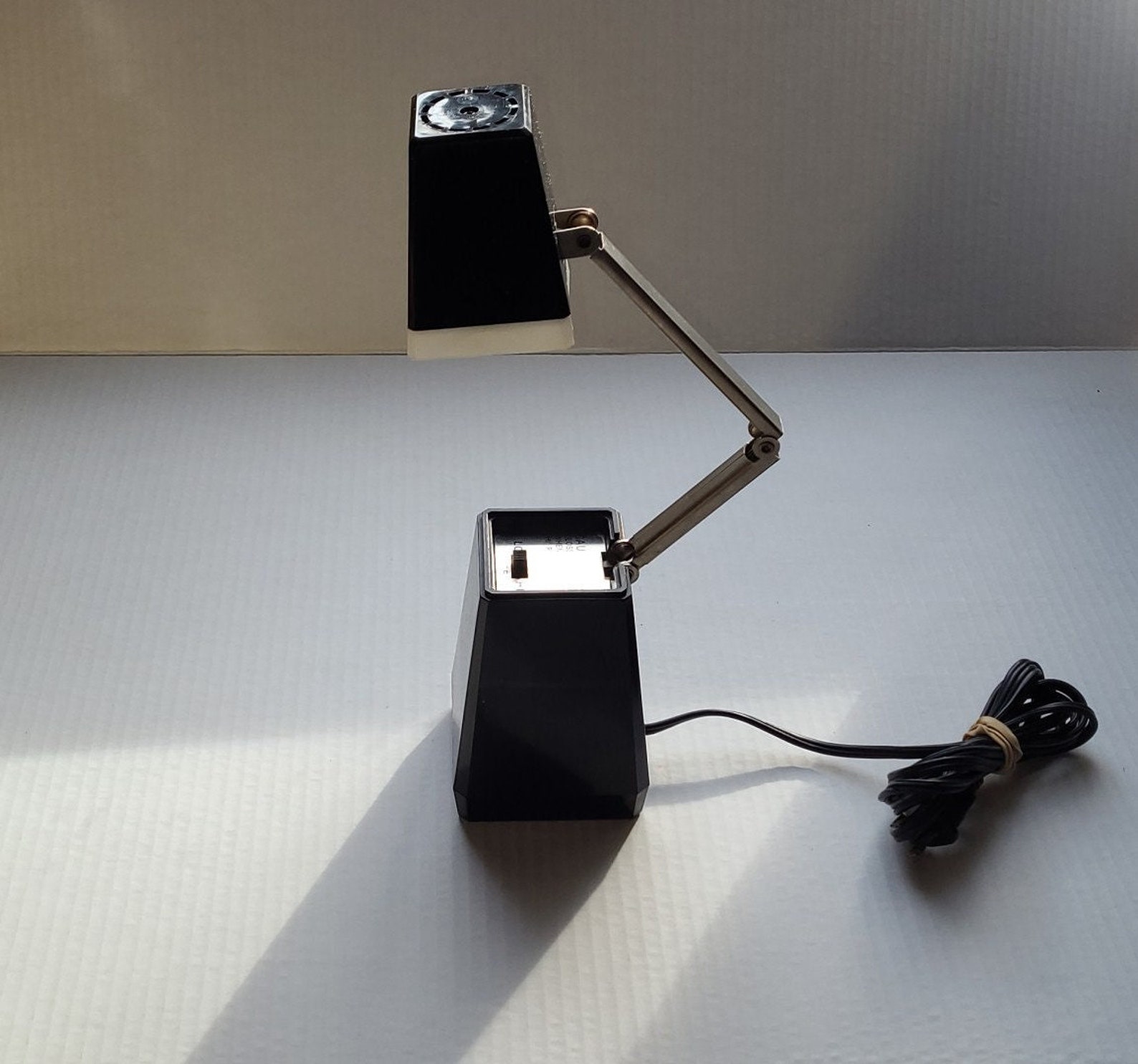 Vintage Black Pyramid Folding Highintensity Desk Lamp in Nice Vintage