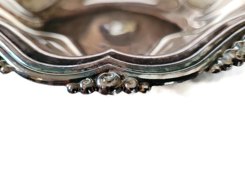 Vintage Oneida USA Silver-plated Bowl: Elegant Serving Dish Vintage Oneida USA Silver-plated Bowl: Elegant Serving Dish