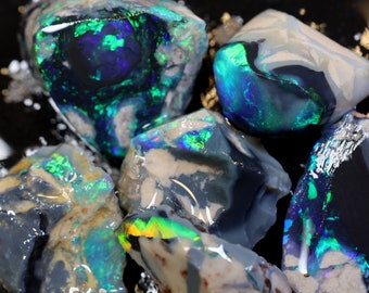 22.90 Karat Lightning Ridge Schwarzopal Rough Parcel