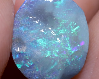 1,35 karaat Lightning Ridge Dark Opal Rough