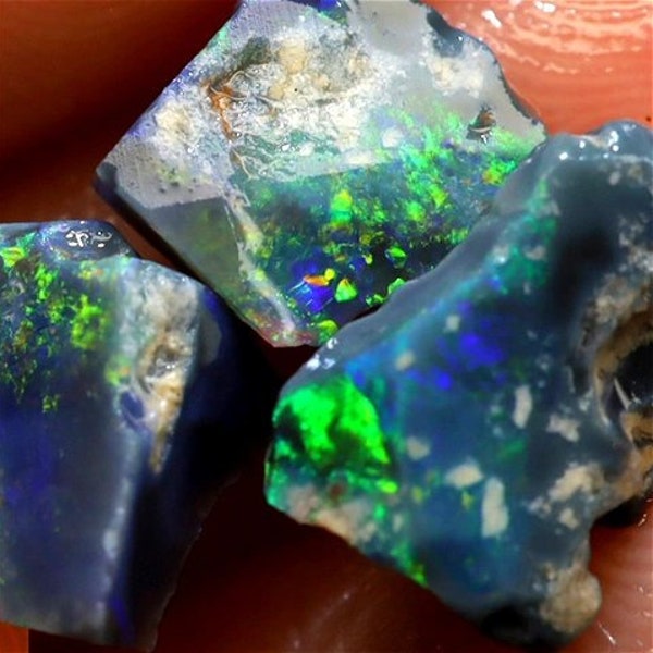 N4 4.68 carats Lightning Ridge Black Opal Rough Parcel