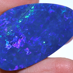 21.37 carats Opal Doublet Stone