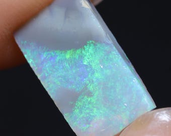 2,10 karaat Lightning Ridge Dark Opal Rough