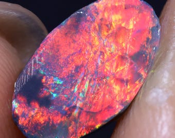 0,95 karaat Lightning Ridge Dark Opal Rough