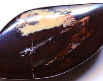61,12 karatów Yowah Opal Cut Stone