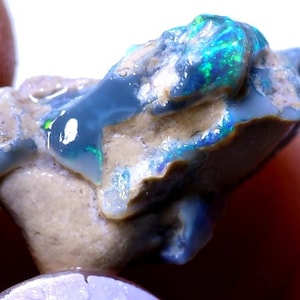5.70 carats Lightning Ridge Dark Opal Rough