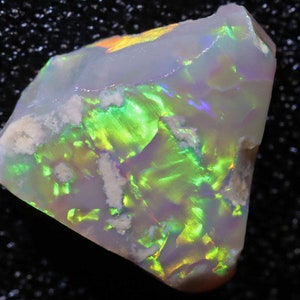 2.89 carats Lightning Ridge Opal Rough/Rub