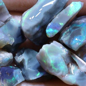 17,90 karat Lightning Ridge N5 mörk opal grovt paket