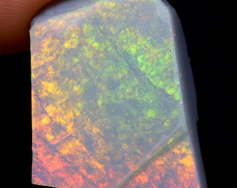 15,95 karaat Lightning Ridge Dark Opal Rough