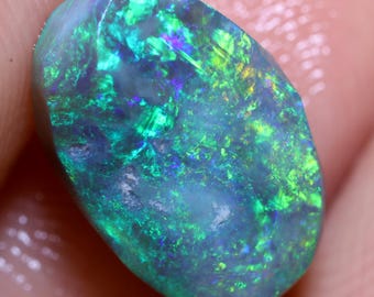3,05 karaat Lightning Ridge Dark Opal Rough