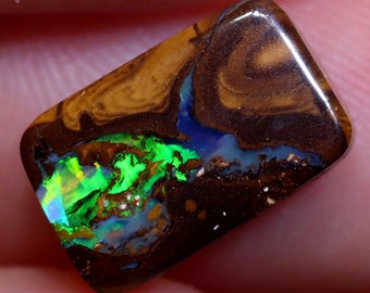 3.94 carats Boulder Pipe Opal Cut Stone