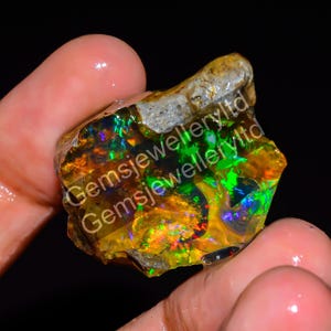 Ethiopian Opal Rough: Raw Gemstone for Jewelry Making (31X20X12 mm, 41 Ct.)