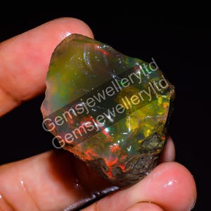 Raw Welo Fire Opal: Natural Ethiopian Gemstone for Jewelry Making (34X29X20 mm, 80.5 Ct.)
