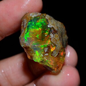 Natural Ethiopian Welo Opal Rough: Gemstone for Jewelry Making (26X22X12 mm, 32 Ct.)