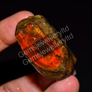 Ethiopian Welo Opal Rough: Natural Gemstone for Jewelry Design (37X28X18 mm, 111.5 Ct.)