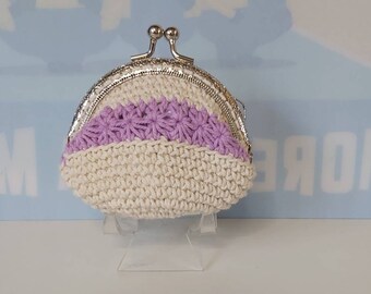 Crochet  Coin purse White and Pink  yarn ，Silver pattern frame