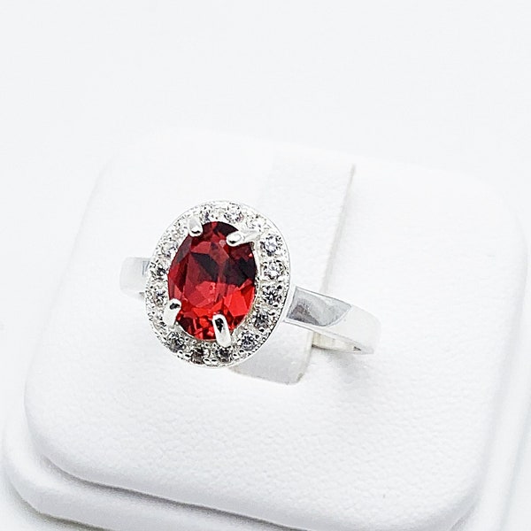 Bague en argent 925 et pierre en cristal Swarovski ovale rouge scarlet serti 4 griffes