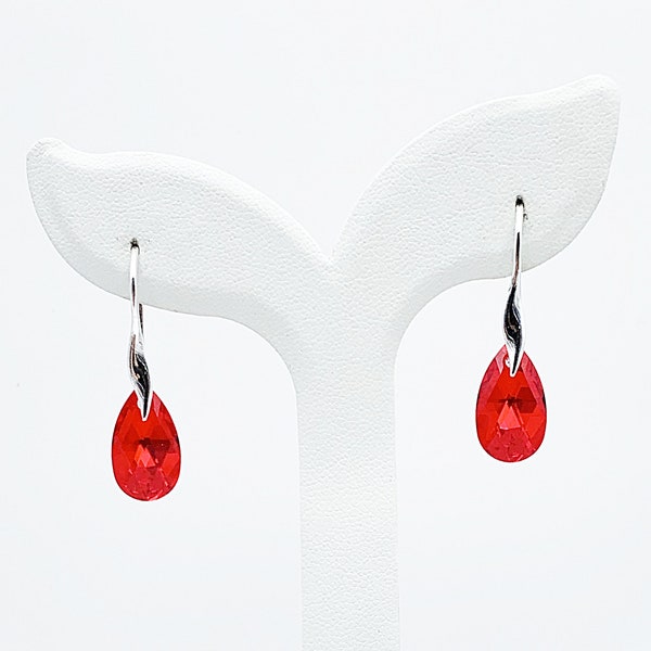 Boucles d'oreilles pendants pierre en forme de poire en cristal de Swarovski rouge light siam AB sur crochets en argent 925