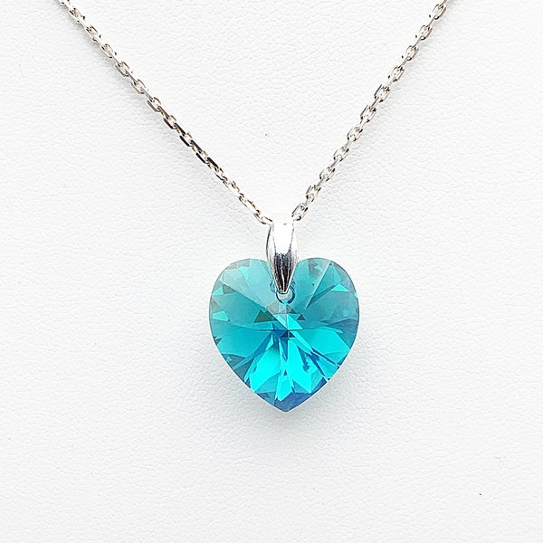 Collier pendentif coeur en cristal de Swarovski bleu vert, blue zircon AB, sur bélière et chaîne en argent 925