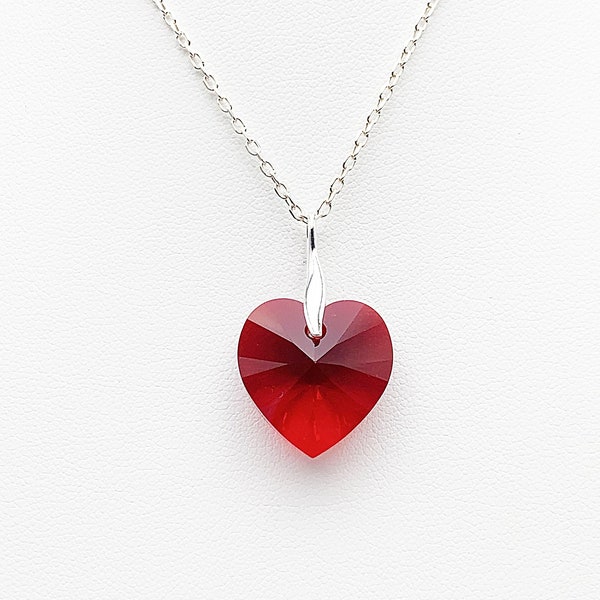Collier pendentif coeur en cristal Swarovski rouge sur bélière et chaîne en argent 925, siam