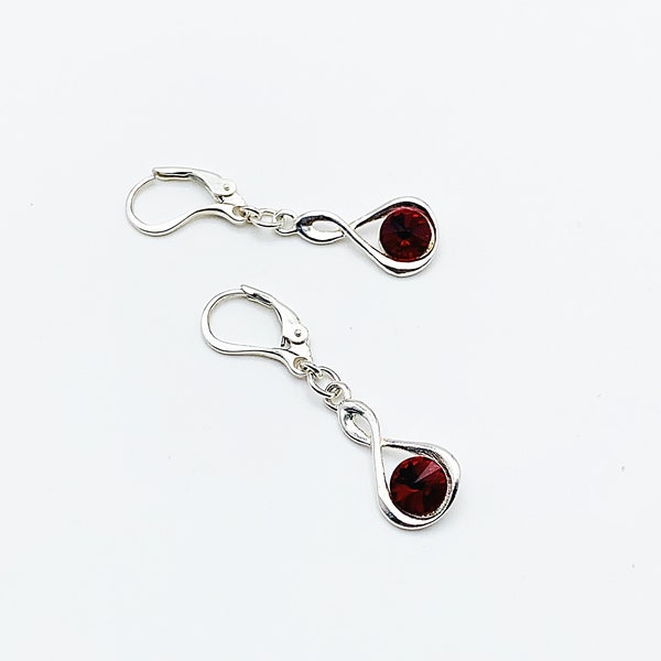 Boucles d'oreilles pendants en argent infini et pierres en cristal Swarovski rouge siam sur dormeuses en argent 925