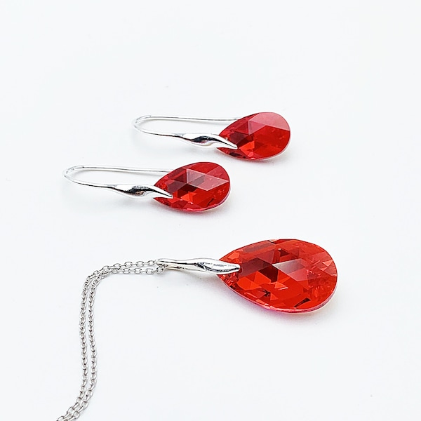 Parure bijoux collier et boucles d'oreilles pierre poire en cristal Swarovski rouge crystal light siam et argent 925