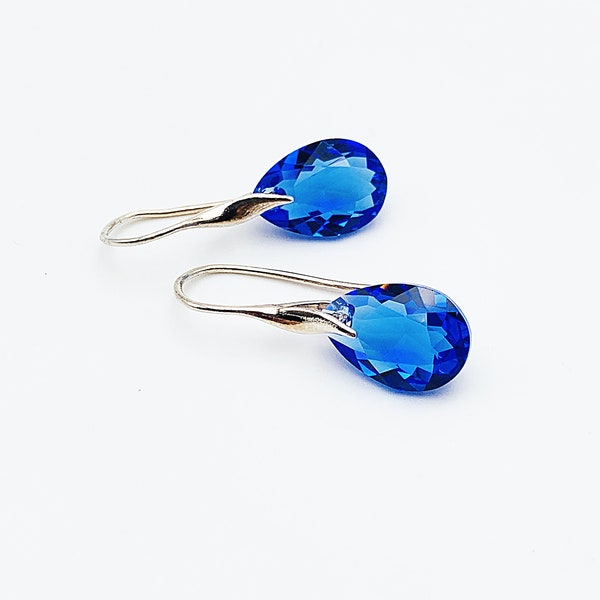 Boucles d'oreilles pierres en cristal poires Swarovski bleu saphir sur crochets en argent 925