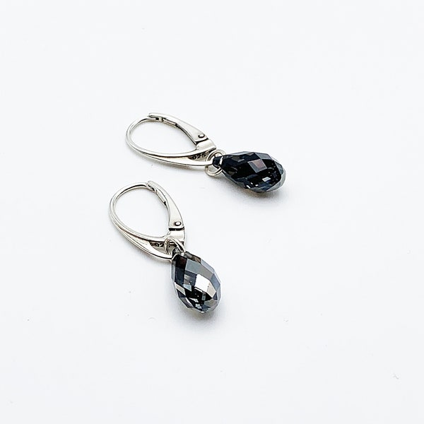 Boucles d'oreilles pendantes gouttes en cristal de Swarovski noir crystal silver night sur dormeuses en argent 925