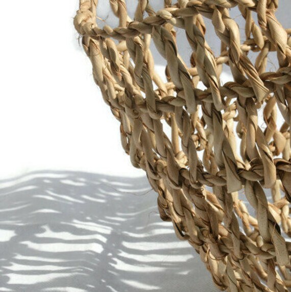 Panier Tressé en Rafia Dentelle