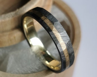 Faceted black zirconium and solid gold band. Handmade and customizable. EU