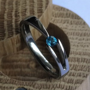 Handgjord titanring med spänning, rund briljantinfattning, anpassningsbar