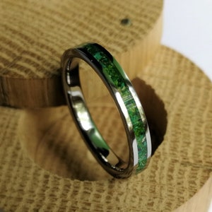 Titanium ring band with Malachite, green Variscite and Aventurine inlay.