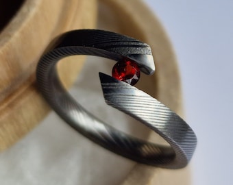 Handmade Damascus Steel Tension Ring, Diamond Cut Stone Setting
