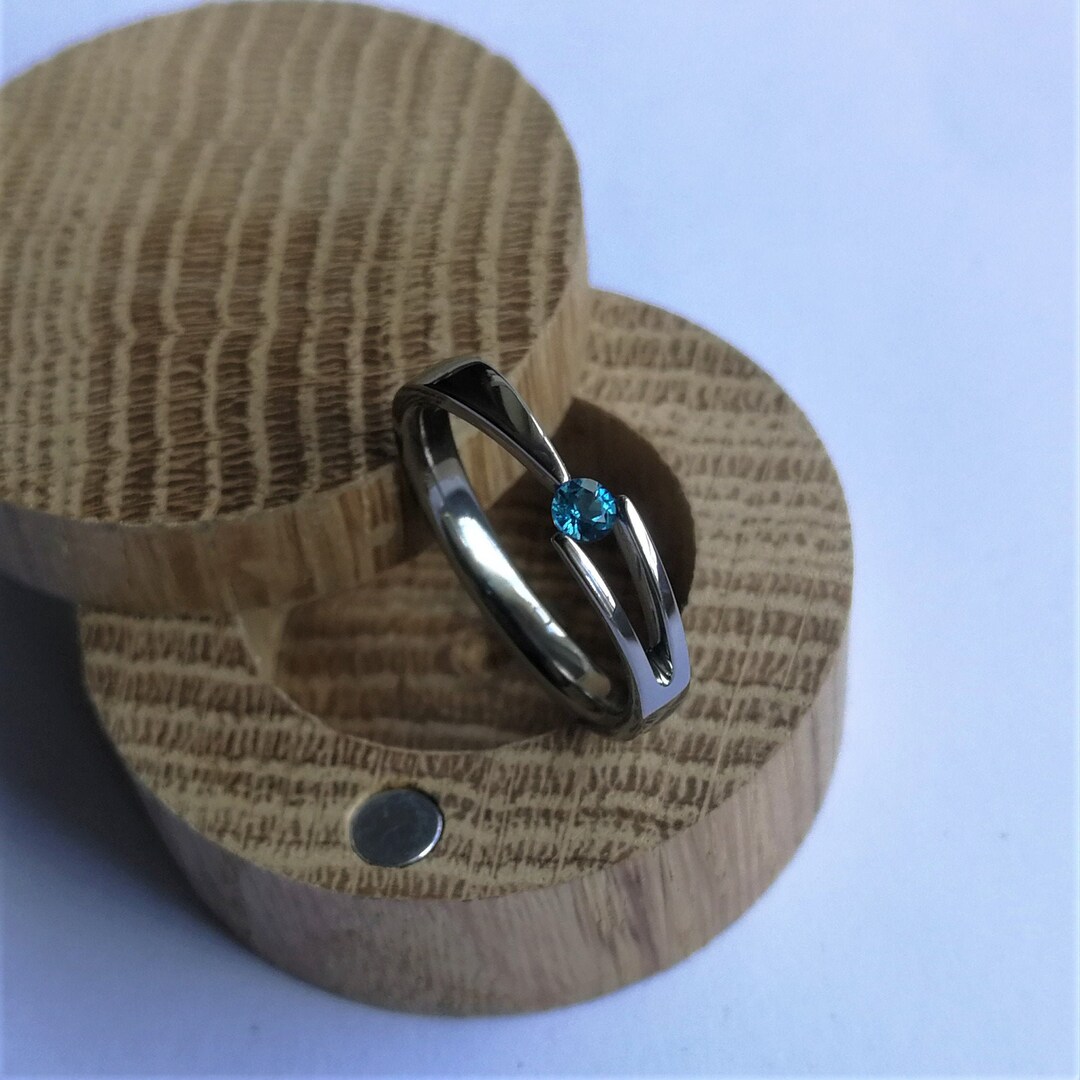 Titanium Tension Split Ring With Round Brilliant Cut Stone Setting ...