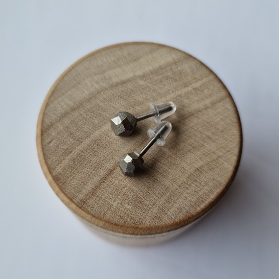 Faceted titanium earrings. Handmade and customizable.
