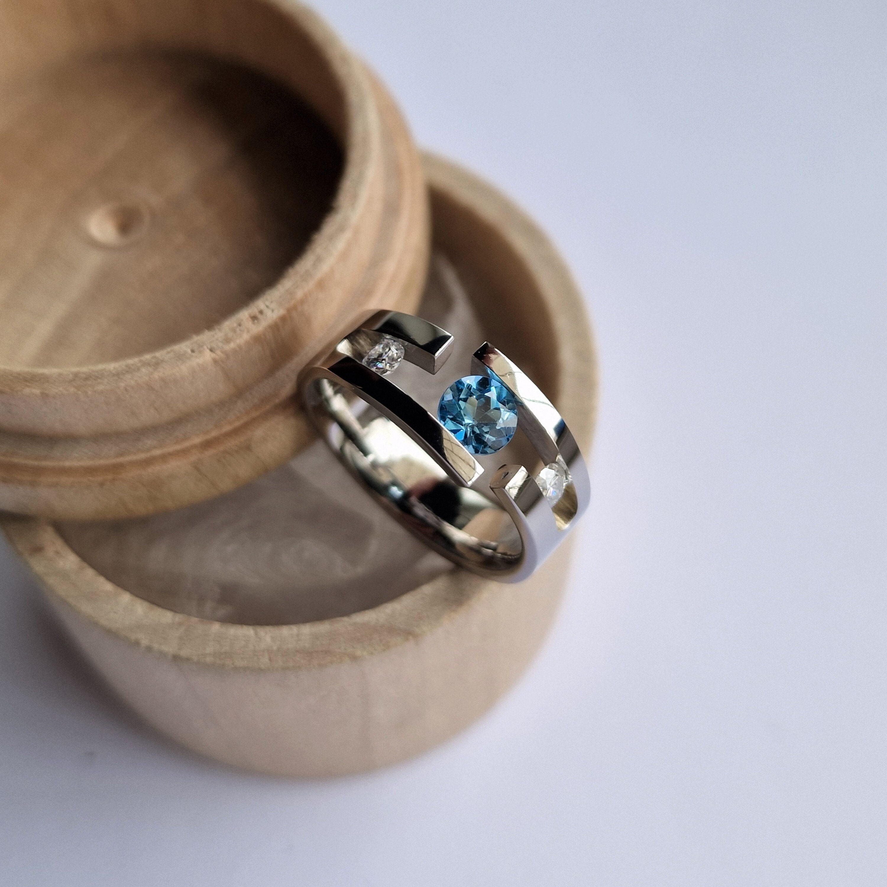 Pipe-Cut Tension Titanium Rings With Round Stones 