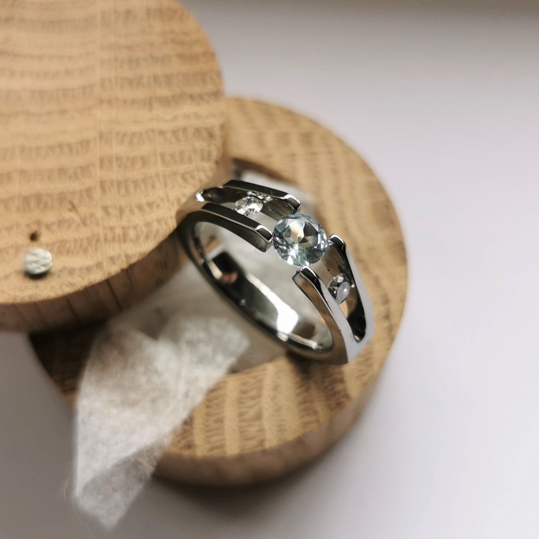 Pipe-Cut Tension Titanium Rings With Round Stones 