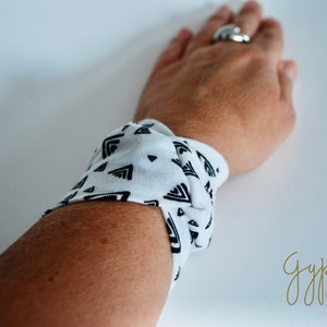 Black Triangles Twist Wrist Cuff Wrist Band Fashion accessory Women Teens Wrist Tattoo Cover Up Wrap Bracelet Fabric Jewellery Scar Cover