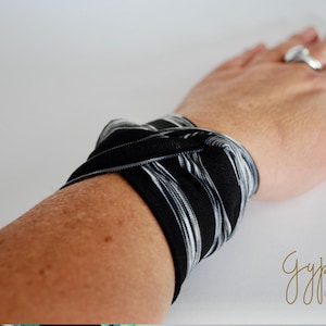 Black Striped Twist Wrist Cuff Wrist Band Fashion accessory Women Teens Wrist Tattoo Cover Up Bracelet Fabric Jewellery Scar Cover