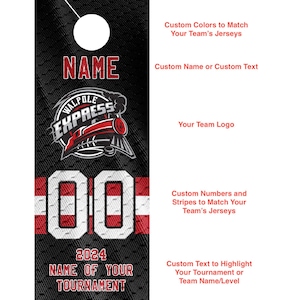 Puede incluir: Un colgador de puerta negro y rojo con un nombre, un número y un texto personalizados. El diseño presenta un logotipo de tren con el texto "Walpole Express".