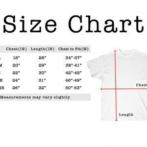 Peut inclure: Un t-shirt blanc avec un tableau des tailles. Le tableau indique les mesures de la poitrine et de la longueur en pouces pour les tailles allant de petit &agrave; tr&egrave;s grand. Le texte "Tableau des tailles" est en haut.