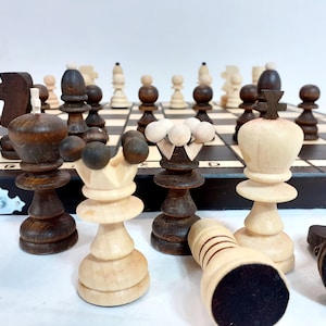 gran conjunto de ajedrez de madera natural de madera artesanal de 42 cm, tablero de ajedrez de madera, juego de ajedrez tallado en madera, ajedrez grande, juegos familiares para la madre