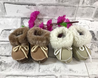 Culla Baby Booties in Tan Brown, Pantofole bambino, bambino, scarpe neonato, bambino marrone in pelle, scarpe bambino, bambino doccia dono, scarpe