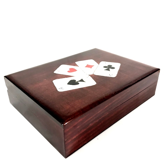 Carte da gioco scatola di legno, scatola di carte da gioco, scatola fatta a  mano, scatola intagliata a mano, poker, regalo di poker, scatola di carte  da poker -  Italia